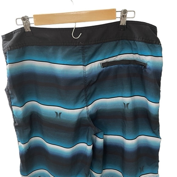 Hurley Size 36 100% Recycled Polyester Men’s blue white and black Board Shorts - Picture 6 of 6